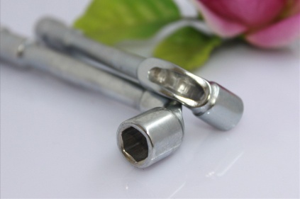 L bend socket wrench with hole